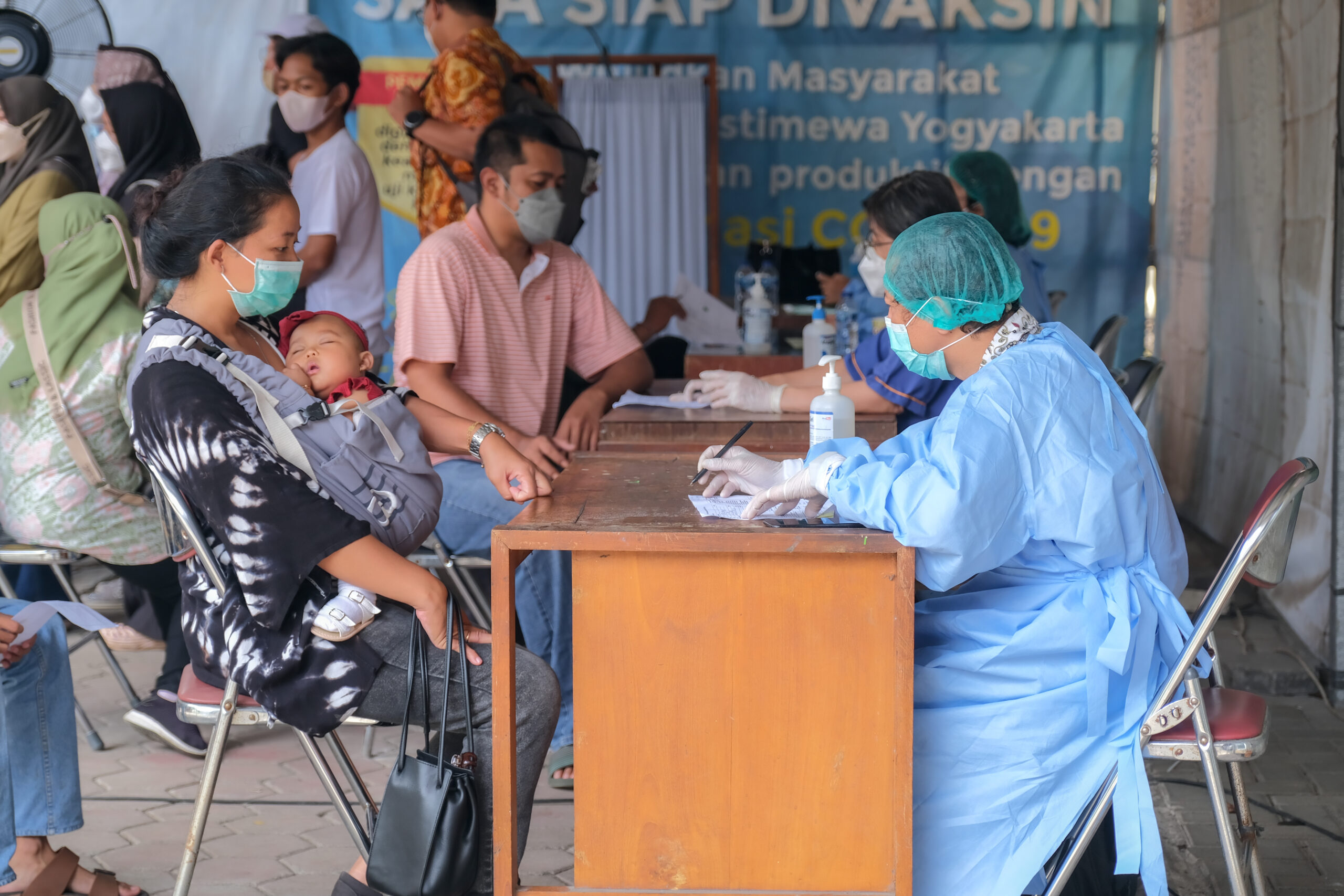 Covid-119 vaccine booster deployed in Yogyakarta, 25 February 20